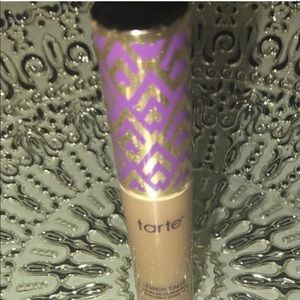 NEW Tarte shape tape concealer ( LIGHT MEDIUM)